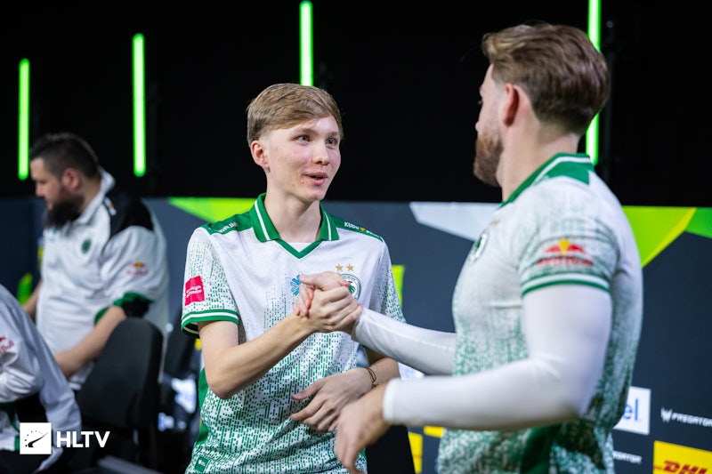 Falcons 战胜 MOUZ 晋级 EPL S22 季后赛