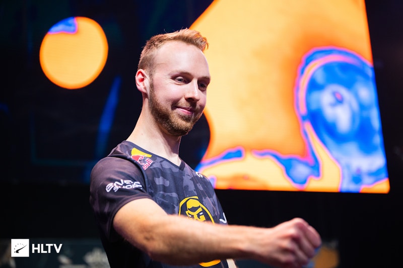 gla1ve宣布退役；转型教练